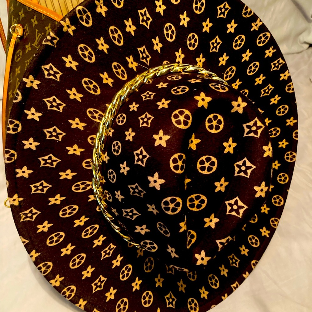 Stylish hat for you divas!